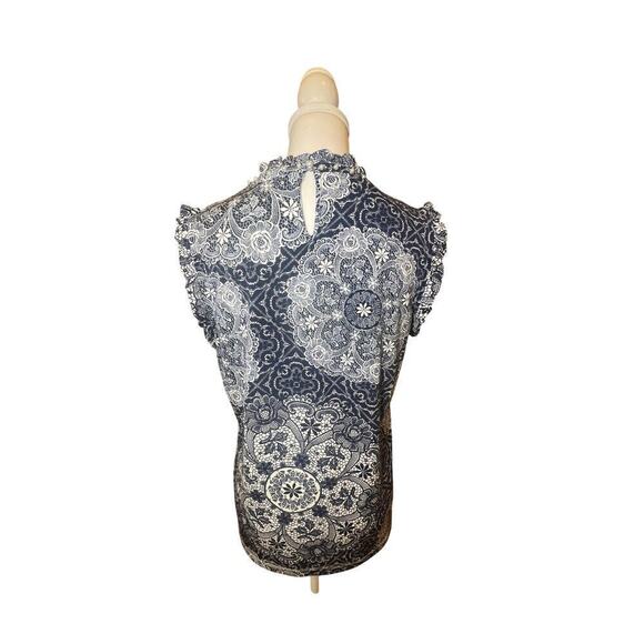 KARL LAGERFELD SLEEVELESS BLUE AND WHITE BLOUSE WOMENS SIZE MEDIUM - Picture 2 of 9